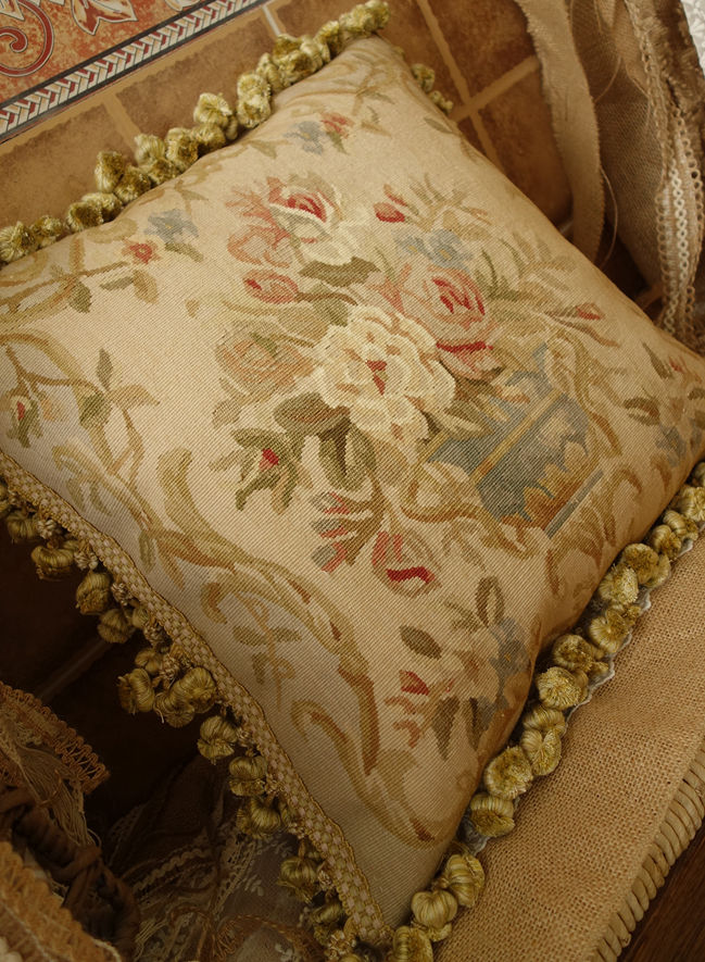 18" Traditional HandWoven 18th C. Reproduction Aubusson